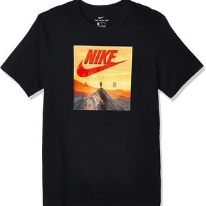 NIKE SPORTSWEAR MOUNTAIN SUNSET GRAPHIC T-SHIRT